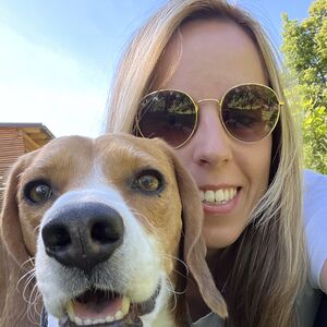 Tina Klopčič with her beagle, Pablo
